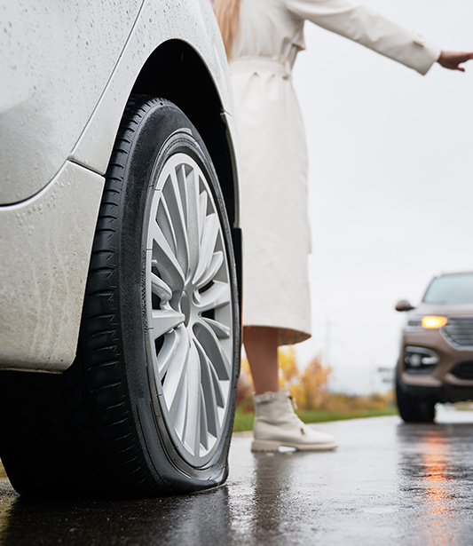 Seyir Halindeyken Lastik Patlarsa Ne Yapmalısınız?