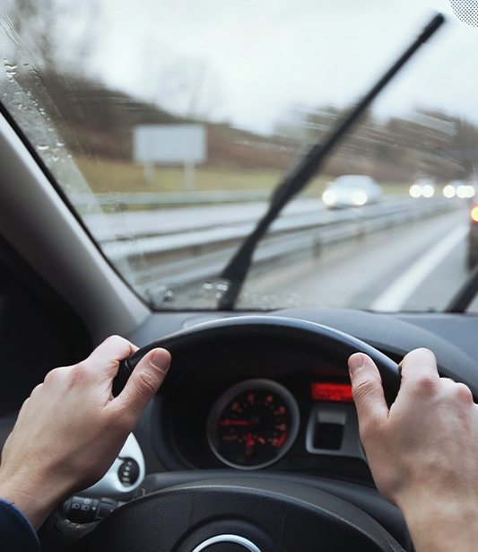 Yağmurlu Havalar için Güvenli Sürüş Tüyoları