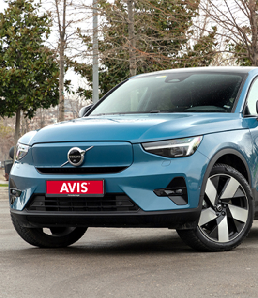 Volvo XC90: Lüks, Güvenlik ve Teknolojinin Zirvesi